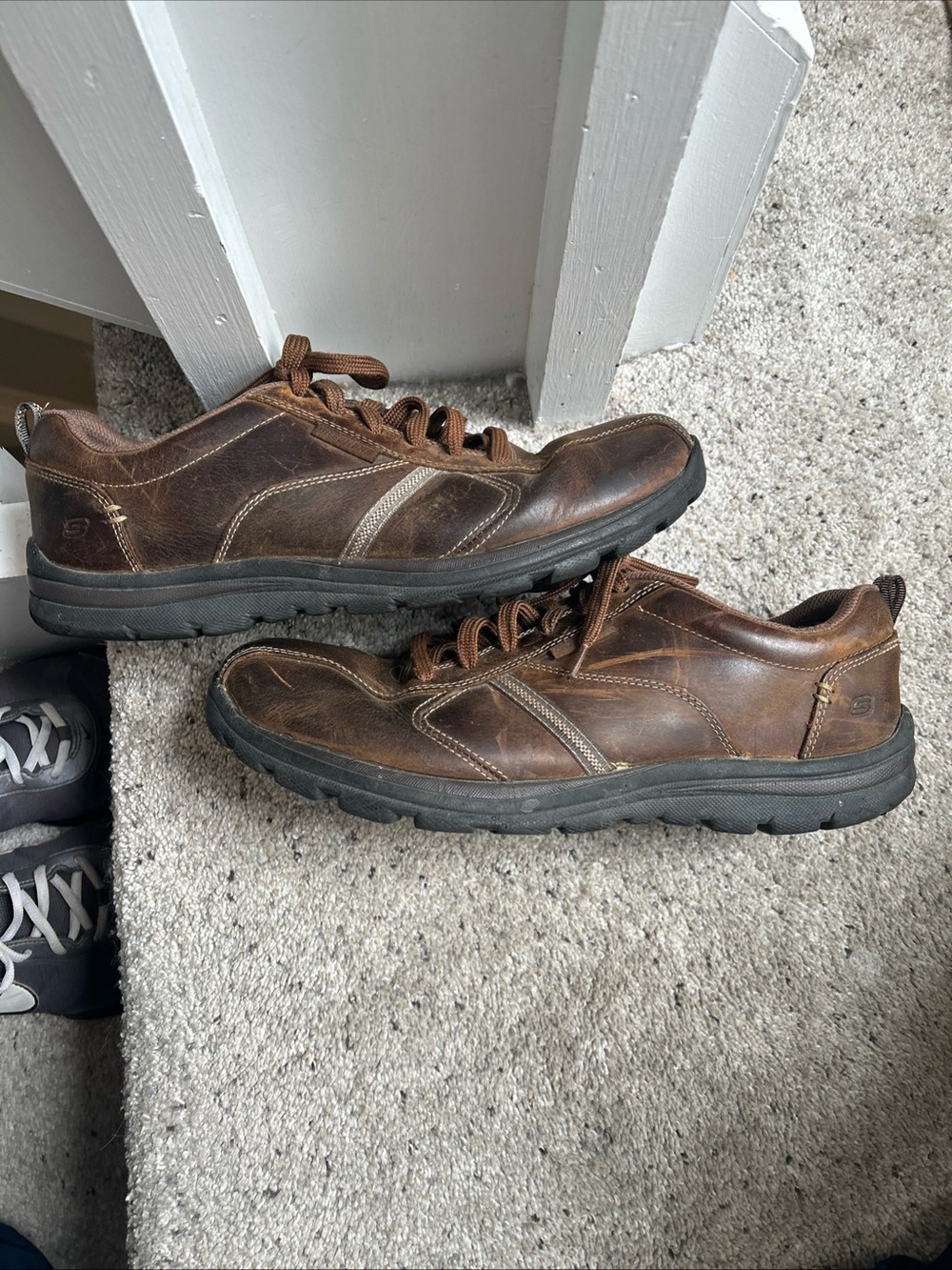 Skechers shoes men’s size 12